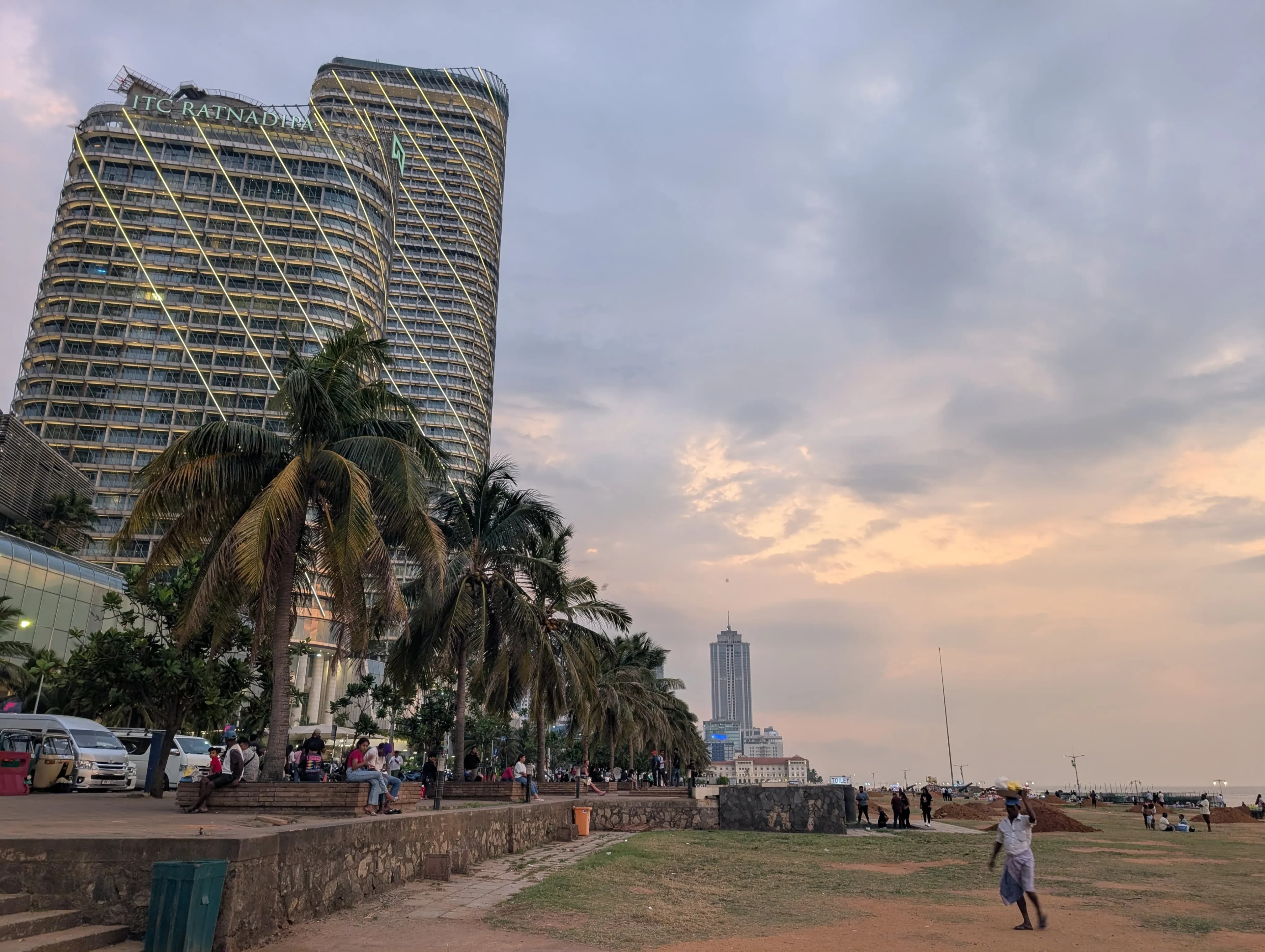 Galle Face Green v Columbu Galle Face Green v Columbu